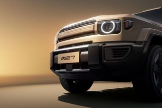 Tvary poctivého offroadu a výkon sporťáku. Do Česka míří nové SUV, umí i otočku na místě - Garáž.cz